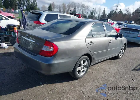 2004 Toyota Camry Le z USA, uszkodzony, nr VIN 4T1BE32K24U928462